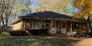 Brick 1 BR 1 BA duplex with hardwood floors in nice residential neighborhood Gallery 1