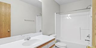 Modern 3 BR Townhome in North Normal—Low Maintenance, High Comfort! Gallery 10