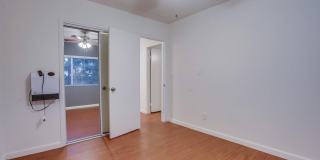 537 W. Hyde Park Blvd Gallery 17