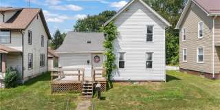 1915 Maple Avenue Northeast Gallery 1