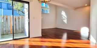 Beautiful 2bd Townhouse With Attached Garage, Private Patio, Pool/Hot Tub, & Clubhouse! Gallery 10