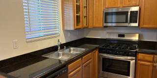 Beautiful Updated Unit, Pool/Spa, Private Laundry, Reserved Parking Gallery 1