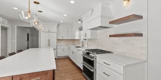 Beautiful Arlington Home South of Lane Gallery 15