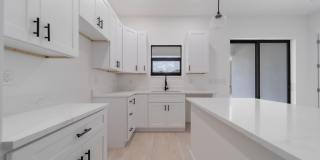 541 Ladd St Gallery 15