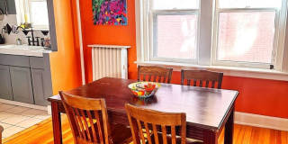 Charming 1BR Townhome in Capitol Hill Gallery 11