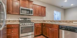 Spacious 4br/2.5ba house with garage in well maintained neighborhood Gallery 10