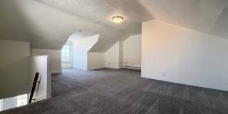 Updated 4BR / 2 Bath Home with off-street parking! Gallery 40