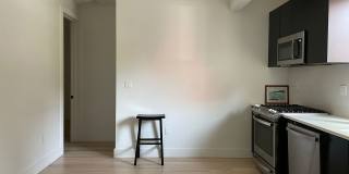 527 Monroe Street Gallery 17