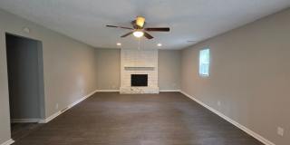 Spacious 4 Bed / 2.5 Bath Home with 2 Living Areas Gallery 7