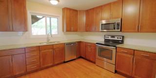 2 Bedroom Apartment Located 1 Block From Duke's East Campus! Gallery 1