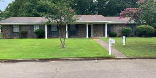 2310 Redbud Ln Gallery 1