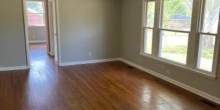 A quaint three bedroom one bath single family house in Lakewood Manor Subdivision Gallery 5