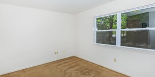 London Square Gallery 32