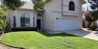 2-Storey Home Featuring 4 bedrooms and 2.5 bathrooms in Clovis, CA! Gallery 1