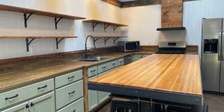 1/2 off 1 month-Charming Industrial 4 Bedroom/4 Bathroom Apartment in Pigtown, MD! Gallery 12