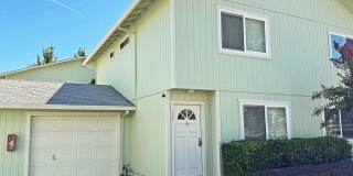 Fully equipped 2 bd. townhome in a super convenient central location! Gallery 1