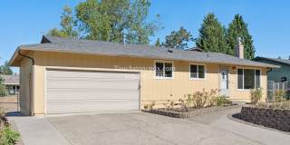 Gladstone 3BD/2BA Home with Large Yard, Shop, & 2 Car Garage Gallery 3