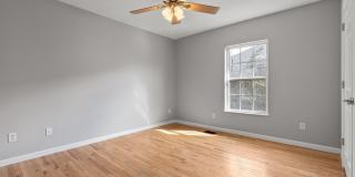419 W Bell Avenue Gallery 21