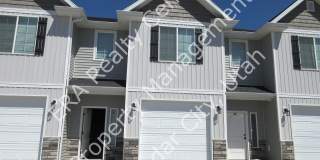 **Move-In Bonsu!!! 3 bedroom, 2.5 bath - Newer town home living in the heart of Cedar City! Gallery 1