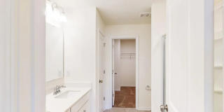 Beautiful 3BR/2.5BA Townhouse located in Kellerton Place Gallery 14