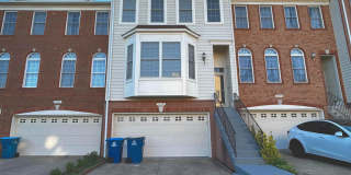 25285 NESTING Square Gallery 1