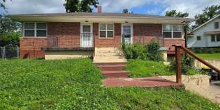 Spacious 1-Bedroom Duplex with Plenty of Kitchen Storage Gallery 1