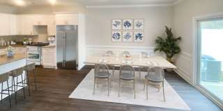 Beautiful Town Home!! Available Now! Gallery 6