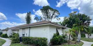Annual unfurnished nicely renovated 2/2 villa near the Ringling Museum Gallery 3
