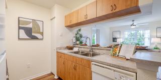 Heron Pond - 55+ Apartments Gallery 6