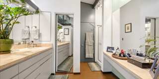 Woodland Hills Mid-Century Modern Retreat Gallery 12
