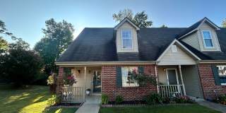 East Brainerd Townhome! 2 beds, 2 baths, garage, fenced back yard & screened porch! East Brainerd Townhome! 2 beds, 2 baths, garage, fenced back yard & screened porch! Gallery 1