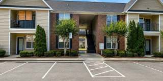 Beautiful 2 (possible 3) Bedroom Condo with ONE CAR GARAGE! Minutes to Bragg and Shopping Gallery 1