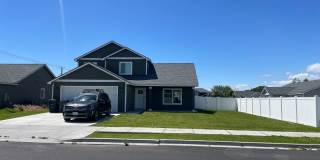2Story Home! 4 Beds, 2.5 Bath! Gallery 1