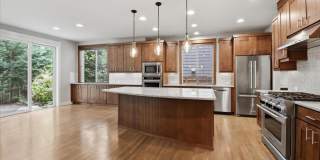 4bd/4.5ba Sammamish Home Gallery 11
