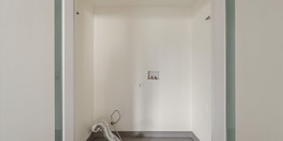 5534 Sylmar Ave Gallery 24
