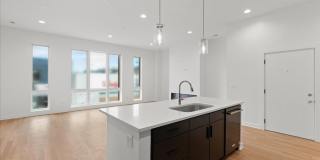 2 Bedroom, 2 Bath Apartment in Heart of West Town Gallery 1
