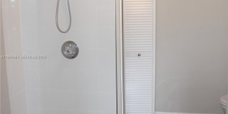 1900 N 32nd Ct Gallery 11
