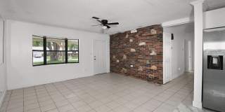 325 NW Rebecca Avenue Gallery 4