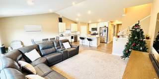 Amazing updated 4 bed house in Lakeville! Gallery 1