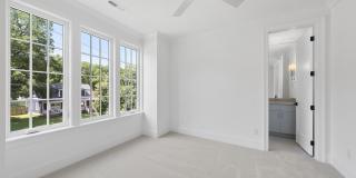 625 Glascock Street Gallery 24