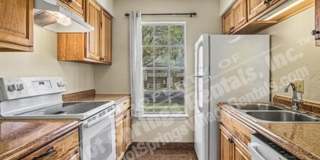 Two-Level Townhome in DeSoto Courts Gallery 14