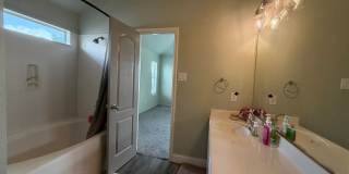 Big 4 Bedroom Home In Round Rock Big 4 Bedroom Home In Round Rock Gallery 17