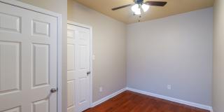 Newly renovated 3 bed 1.5 bath, central air Gallery 17