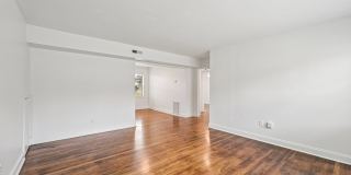 Manhattan Gallery 2