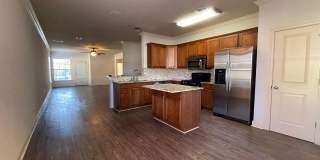 Spacious 3 Bedroom Condo in a Gated Community Gallery 1