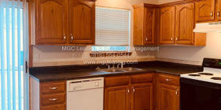 Spacious Raymore Townhome in Prime Remington Village Location Gallery 2