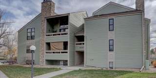 Stunning Top-Floor End Unit with Vaulted Ceilings and Modern Finishes Gallery 1