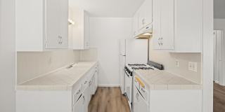 Available for July 1st - Sept 1 Move In - One Bedroom Apartments Gallery 16