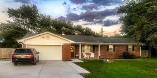 Charming 3BR House on 4 Acres of Land - 20 Minutes from Downtown Gallery 1