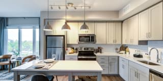 Vista Fairfax Corner Gallery 1